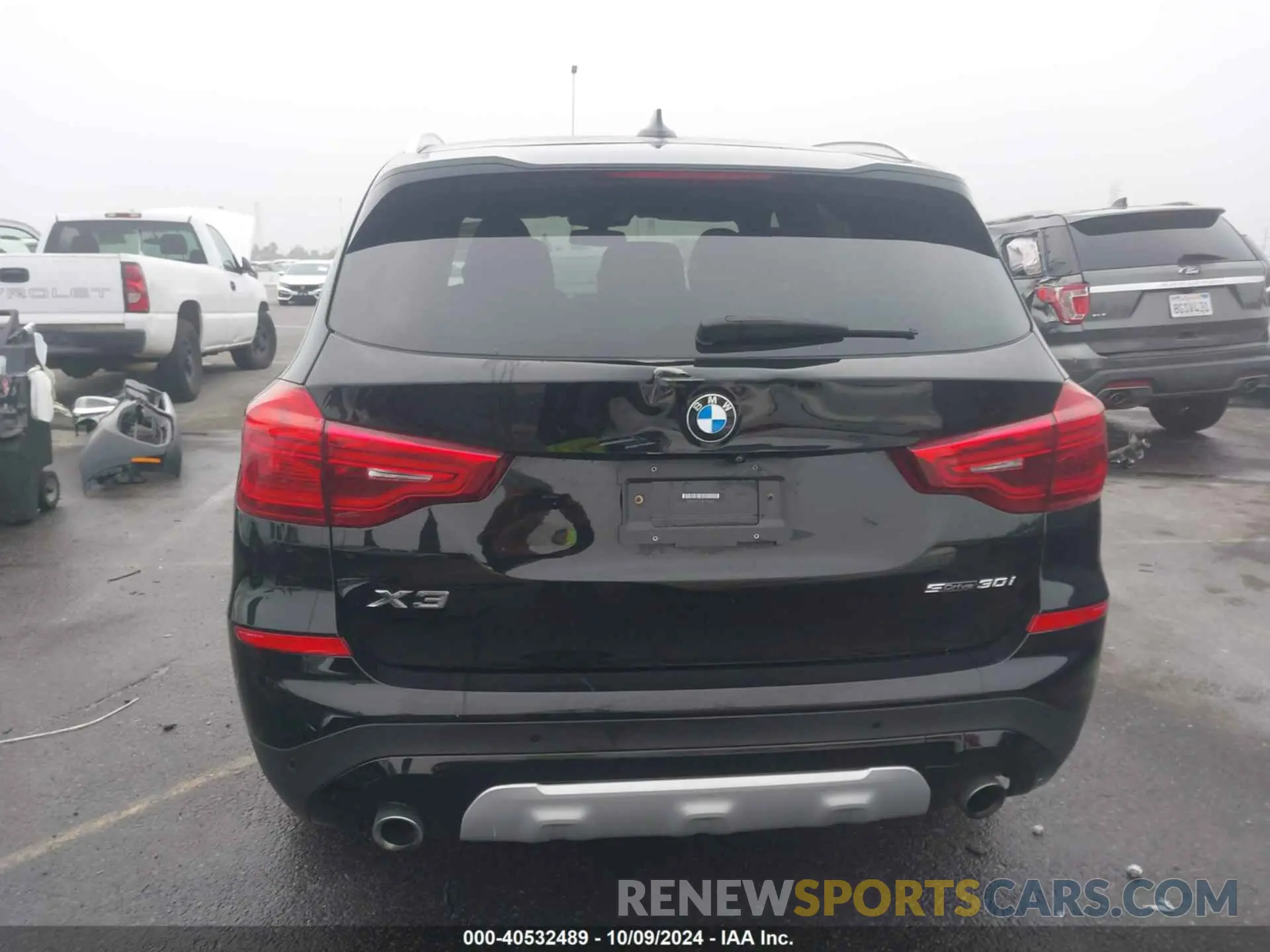 17 Photograph of a damaged car 5UXTR7C5XKLF36444 BMW X3 2019