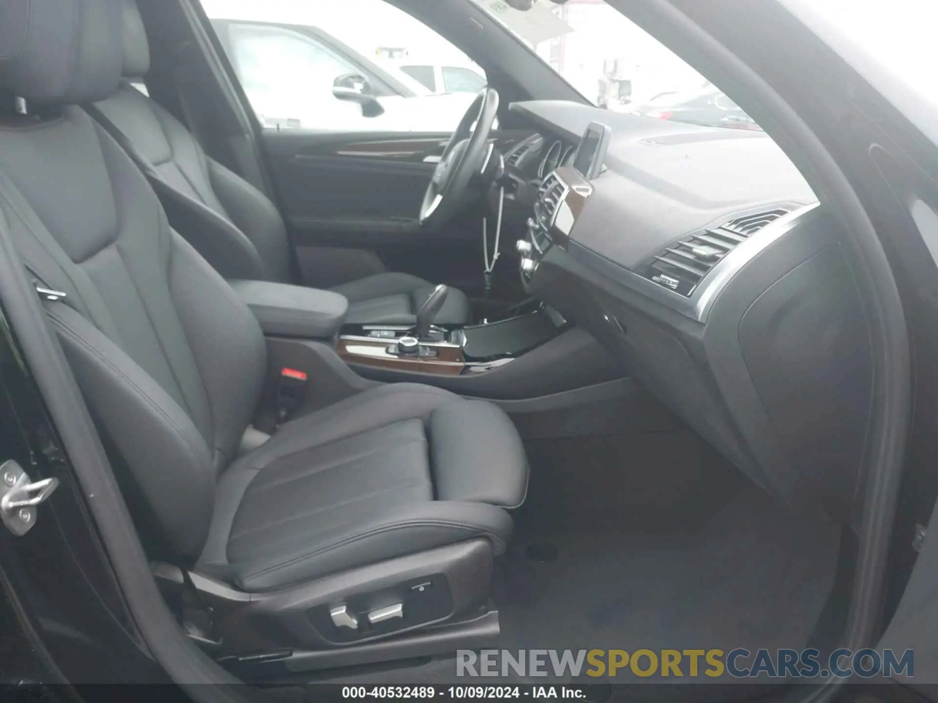 5 Photograph of a damaged car 5UXTR7C5XKLF36444 BMW X3 2019