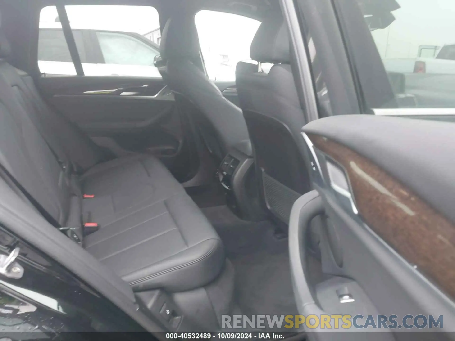 8 Photograph of a damaged car 5UXTR7C5XKLF36444 BMW X3 2019