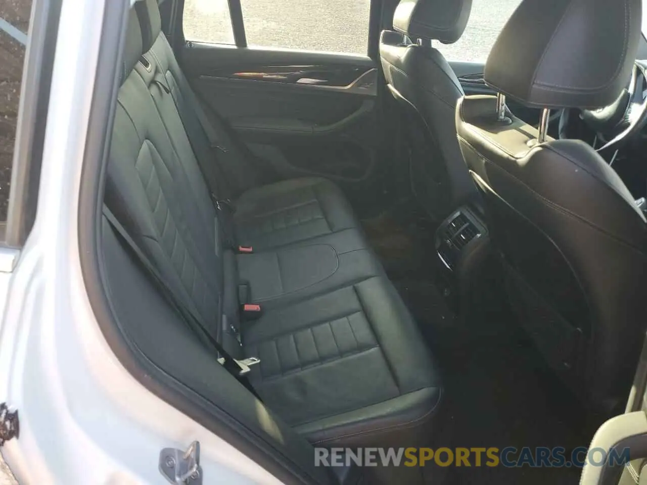 10 Photograph of a damaged car 5UXTR7C5XKLR45928 BMW X3 2019