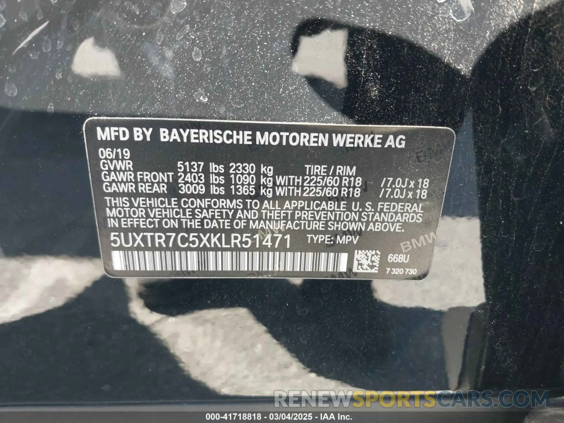 9 Photograph of a damaged car 5UXTR7C5XKLR51471 BMW X3 2019