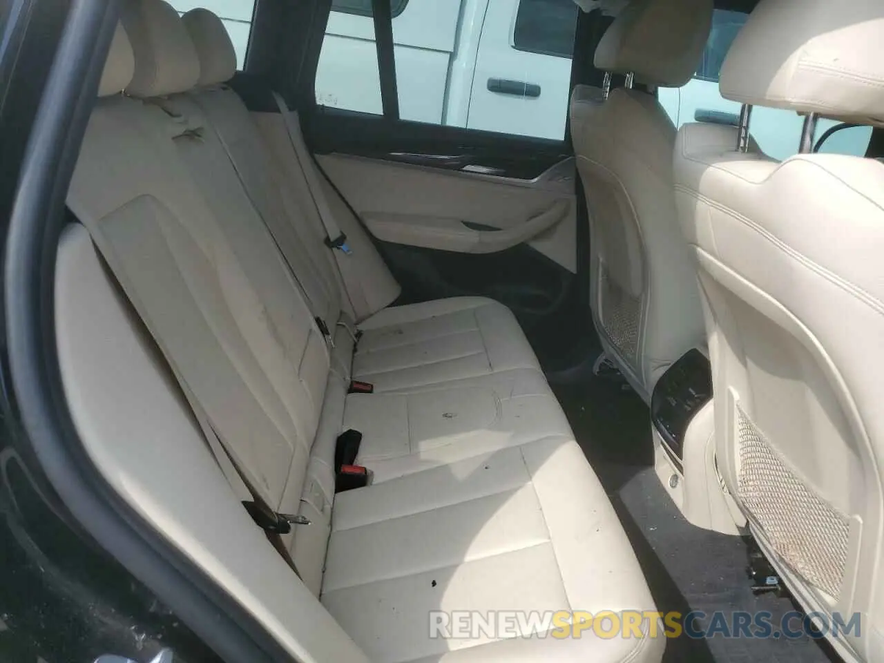 10 Photograph of a damaged car 5UXTR9C50KLD95413 BMW X3 2019