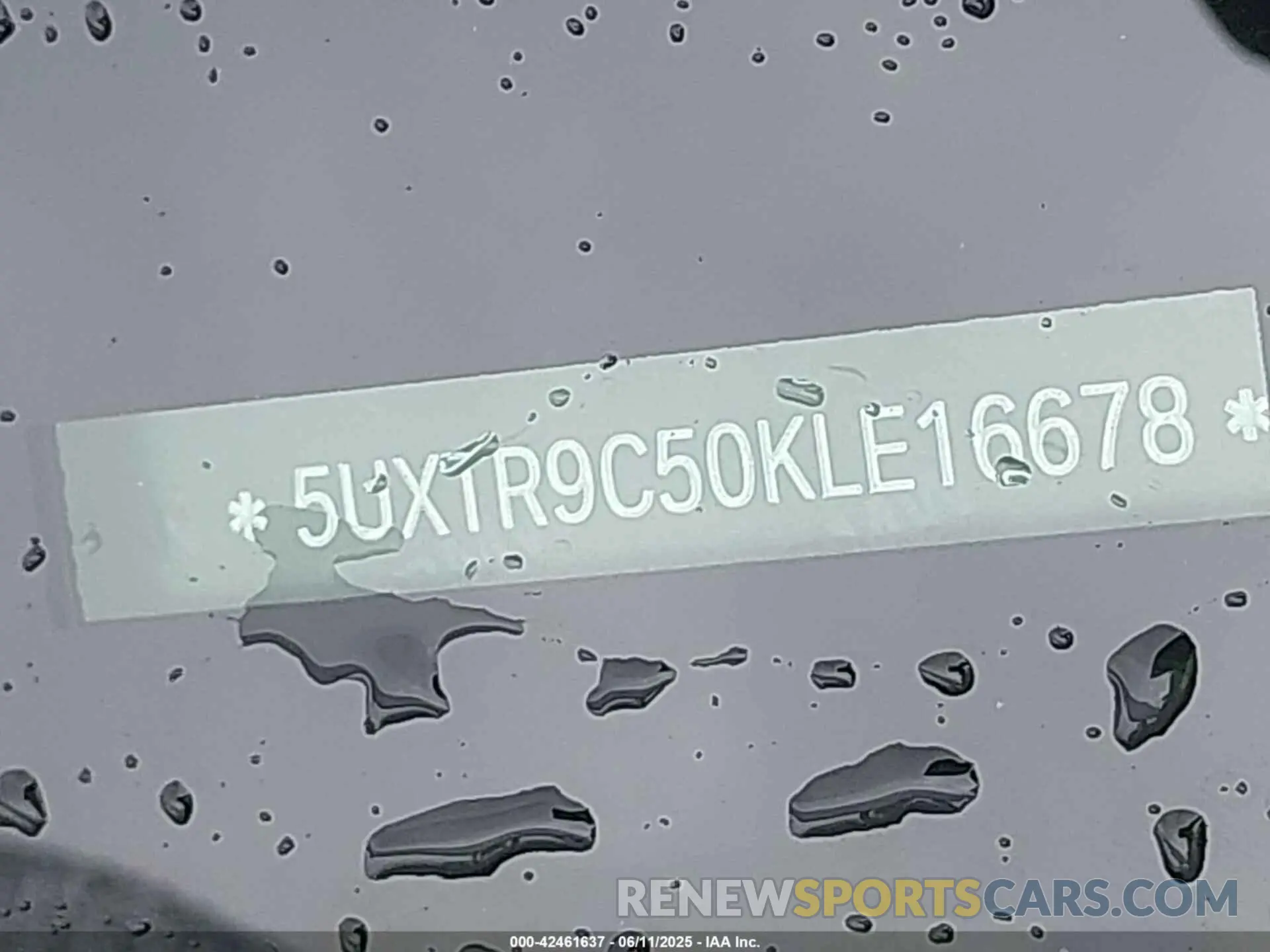 13 Photograph of a damaged car 5UXTR9C50KLE16678 BMW X3 2019
