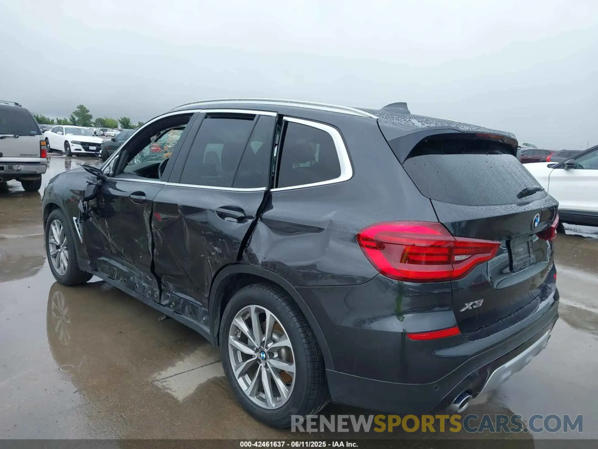 3 Photograph of a damaged car 5UXTR9C50KLE16678 BMW X3 2019