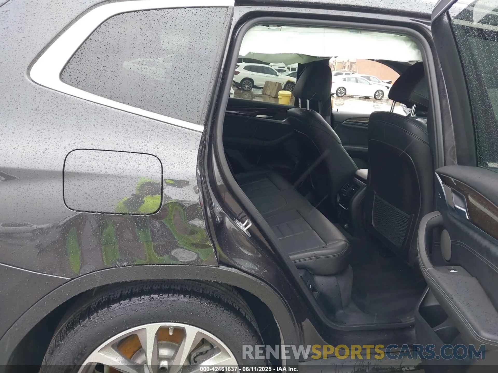 8 Photograph of a damaged car 5UXTR9C50KLE16678 BMW X3 2019