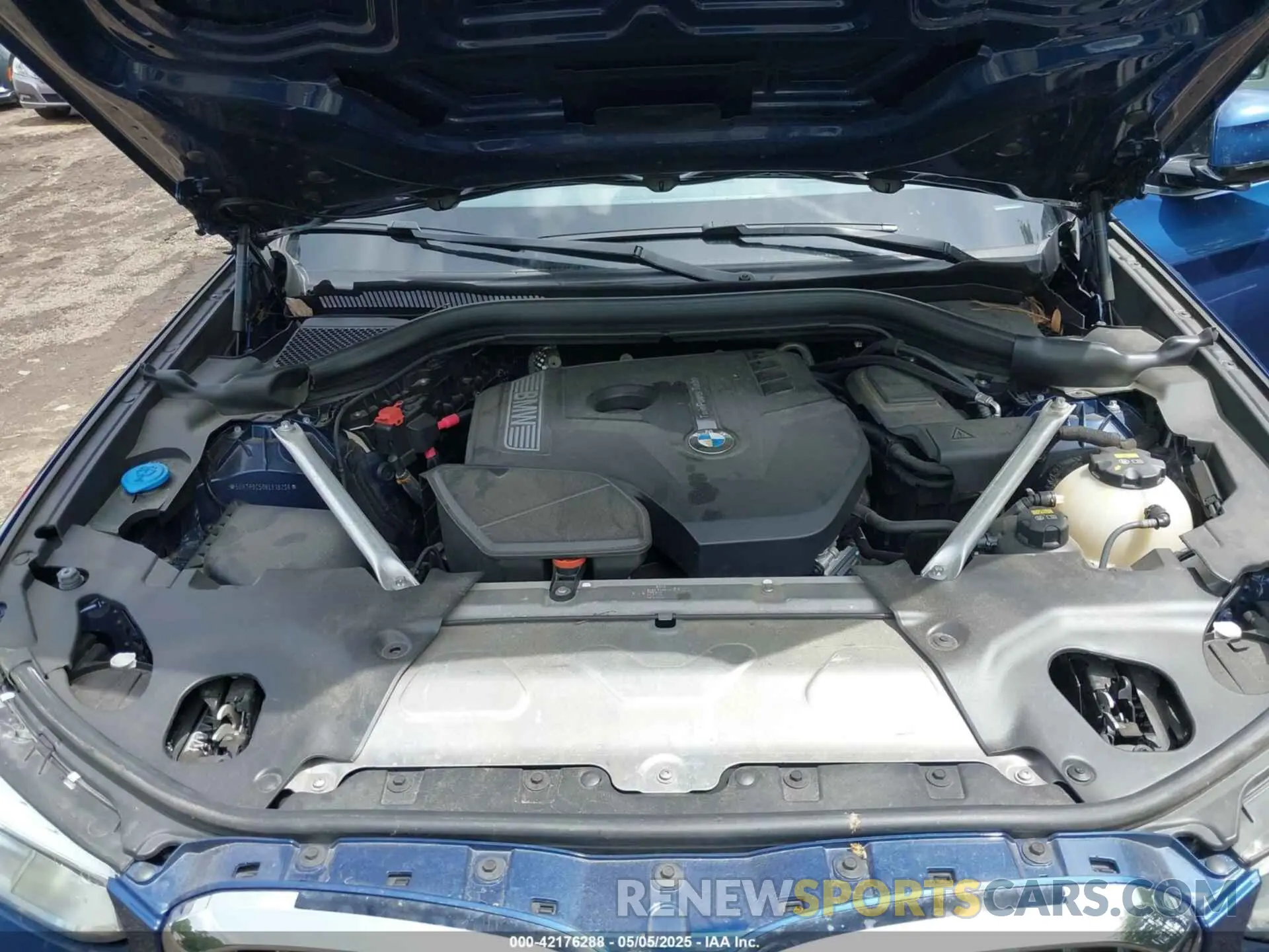 10 Photograph of a damaged car 5UXTR9C50KLE19256 BMW X3 2019