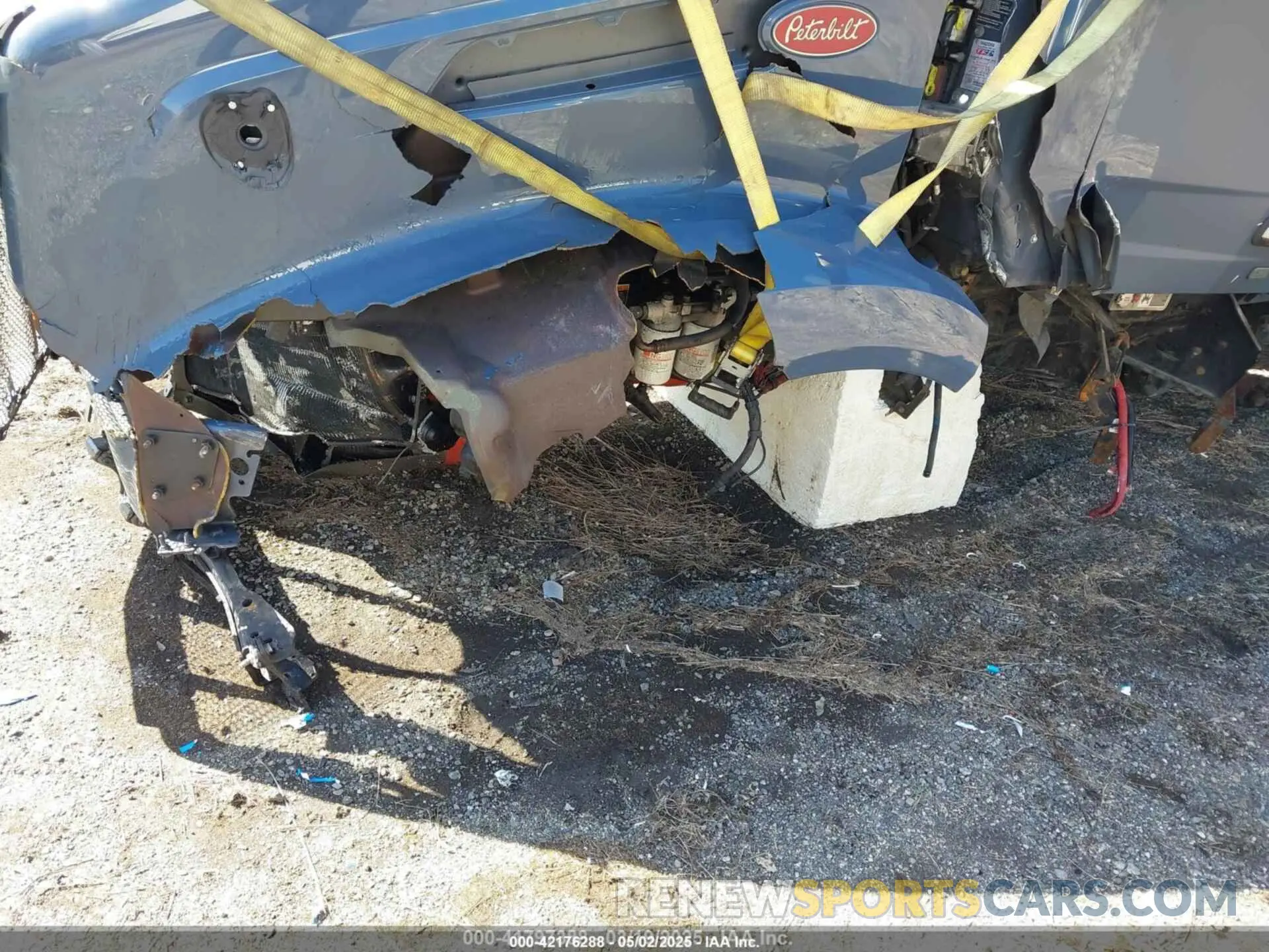 12 Photograph of a damaged car 5UXTR9C50KLE19256 BMW X3 2019