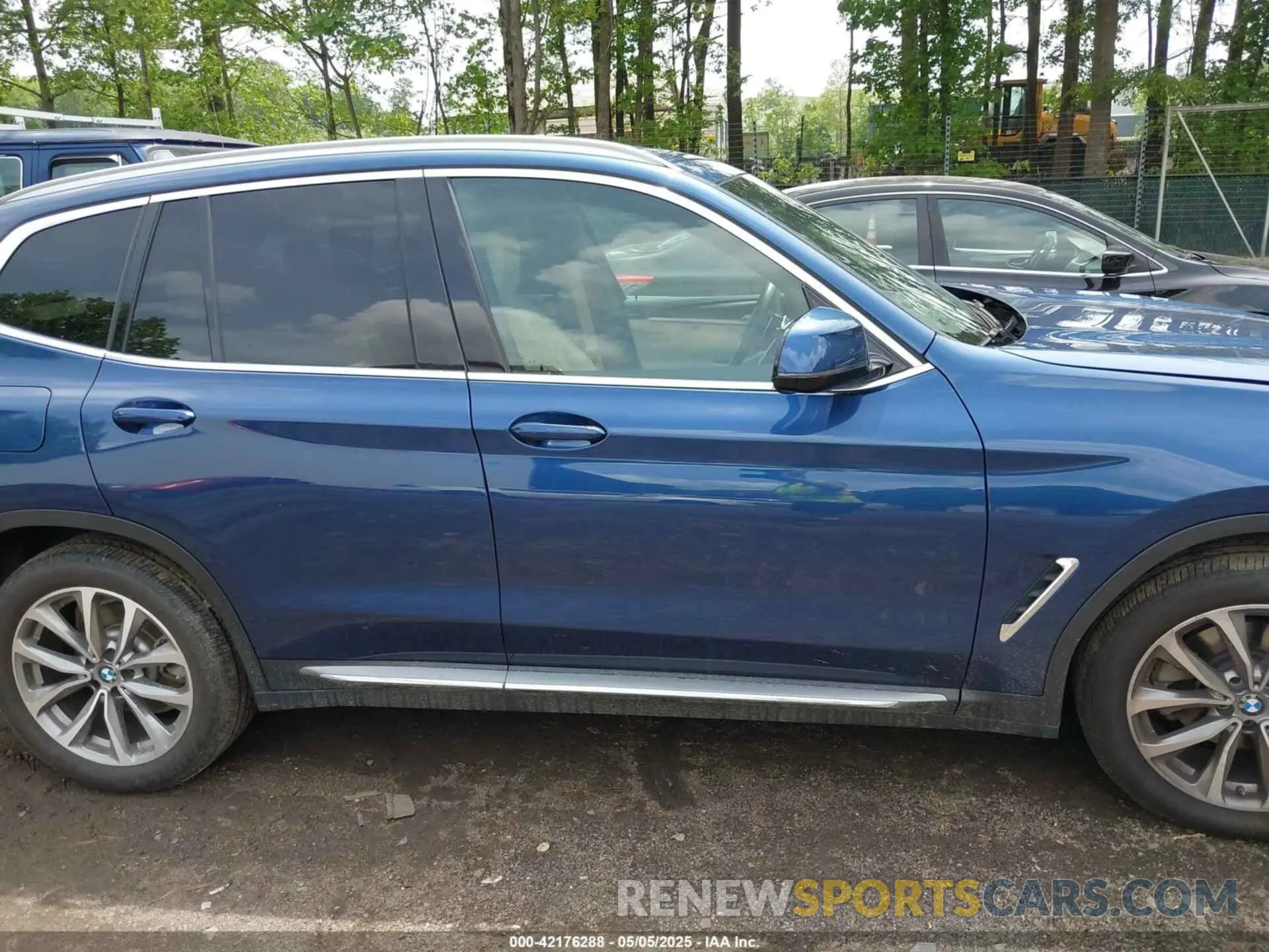 14 Photograph of a damaged car 5UXTR9C50KLE19256 BMW X3 2019