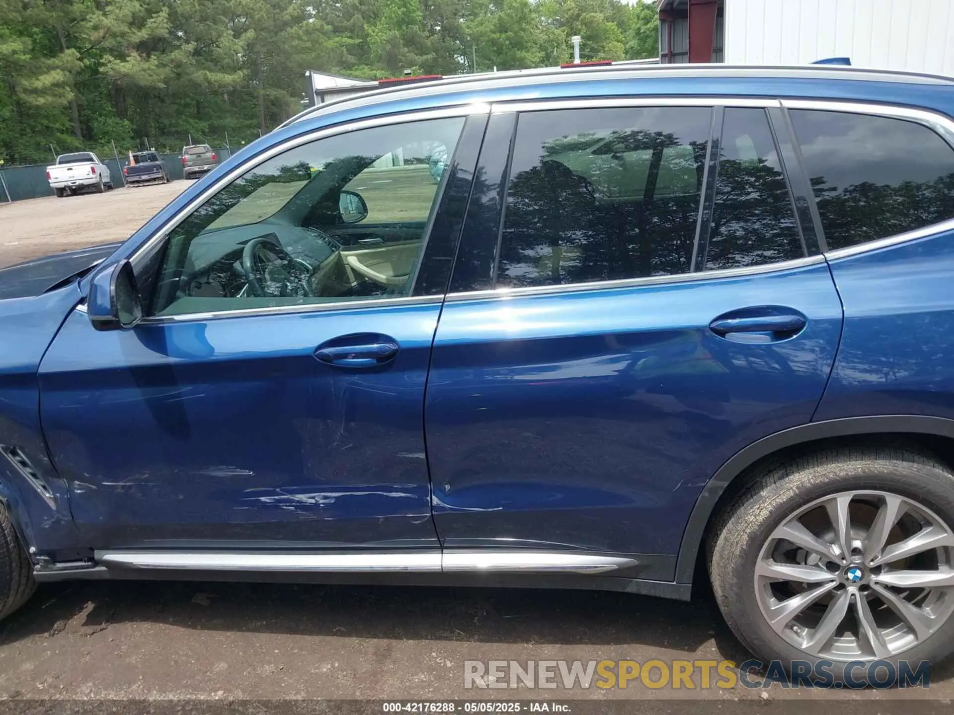 15 Photograph of a damaged car 5UXTR9C50KLE19256 BMW X3 2019