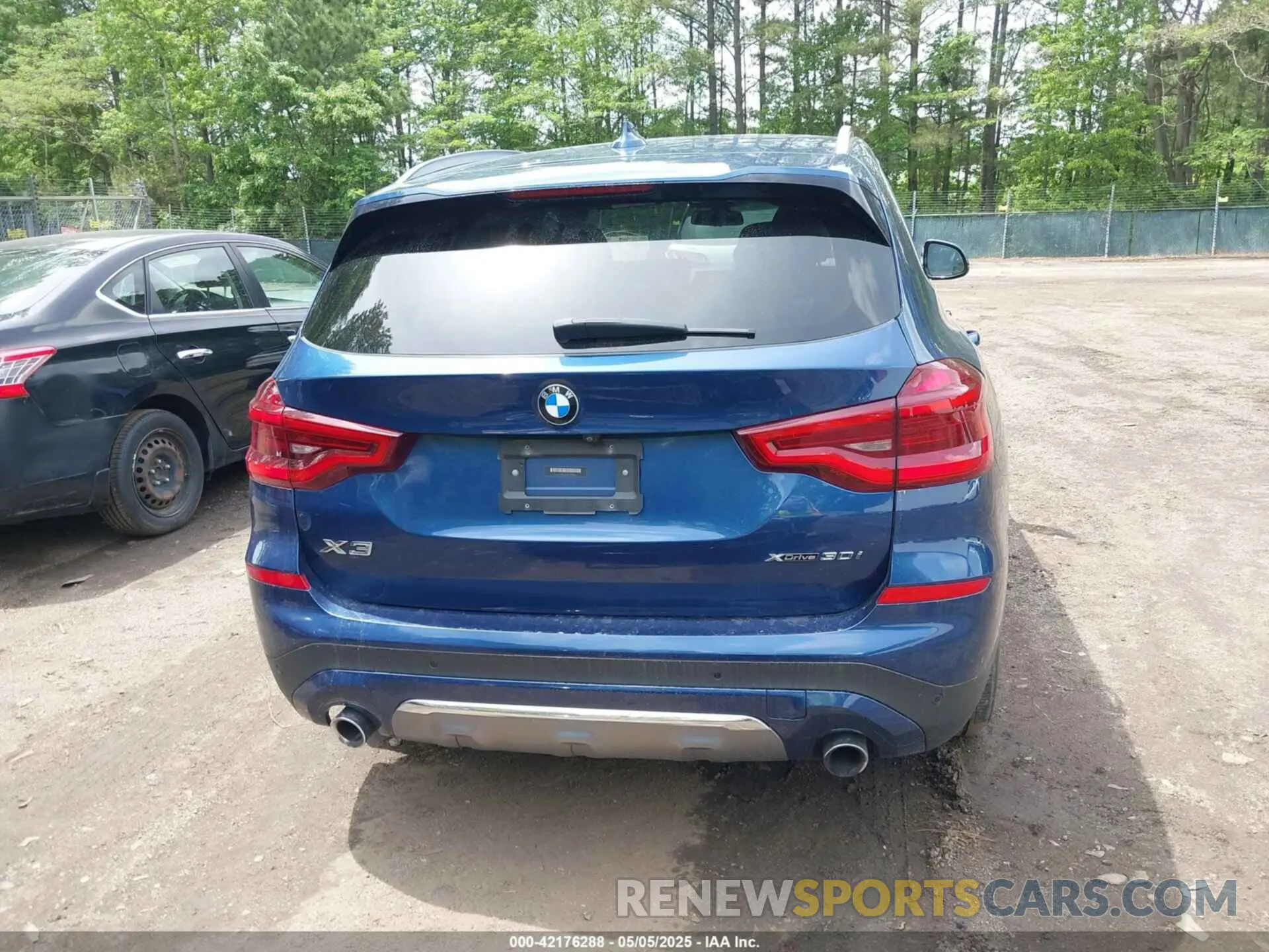 17 Photograph of a damaged car 5UXTR9C50KLE19256 BMW X3 2019