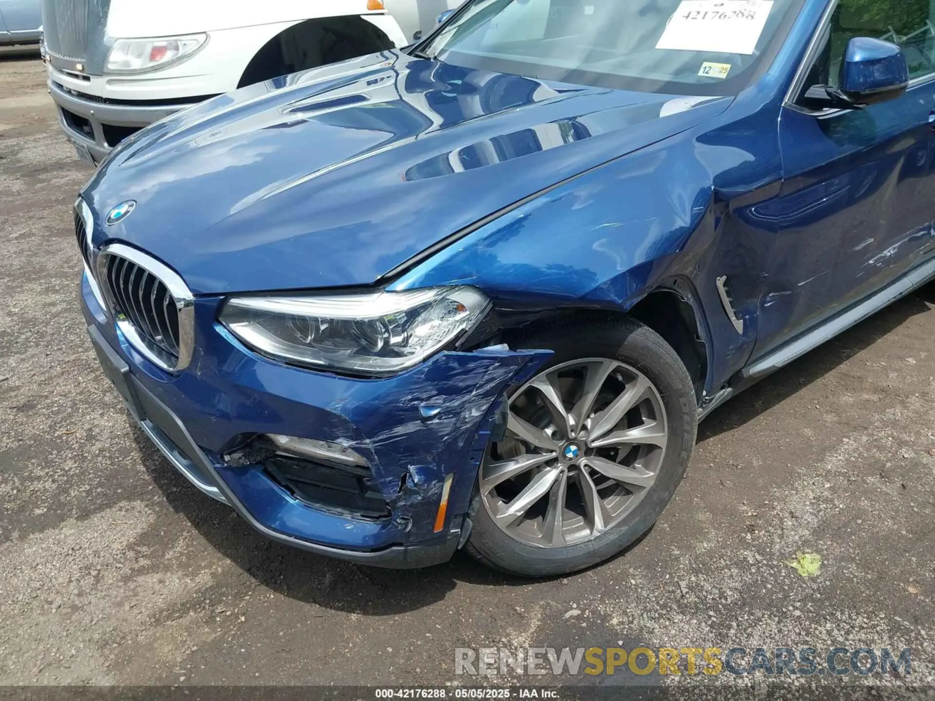 6 Photograph of a damaged car 5UXTR9C50KLE19256 BMW X3 2019