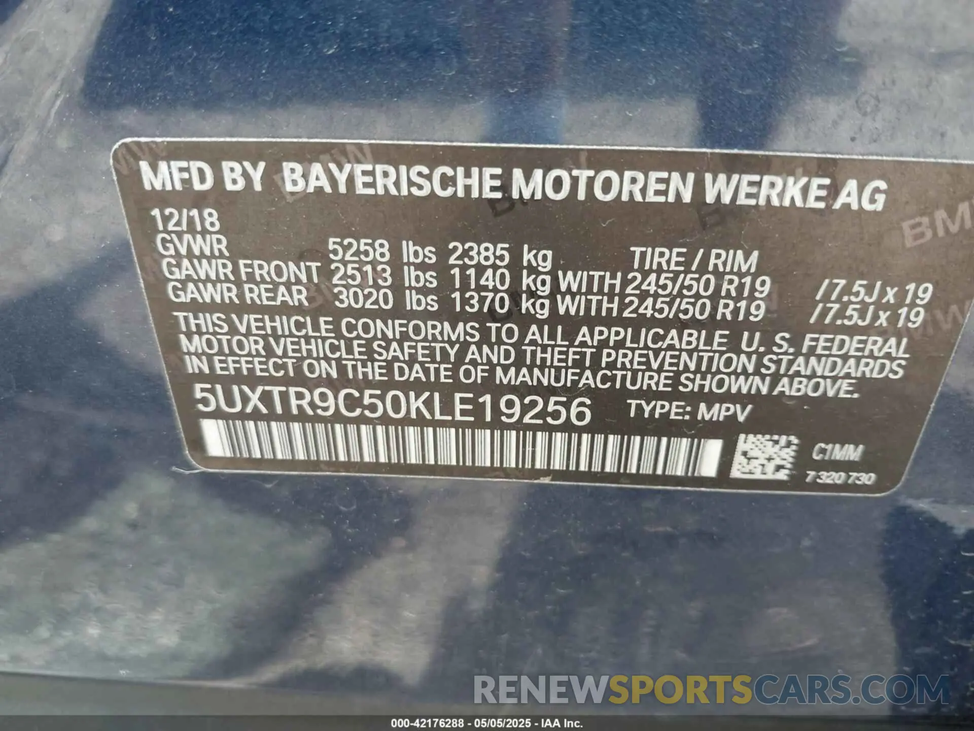 9 Photograph of a damaged car 5UXTR9C50KLE19256 BMW X3 2019