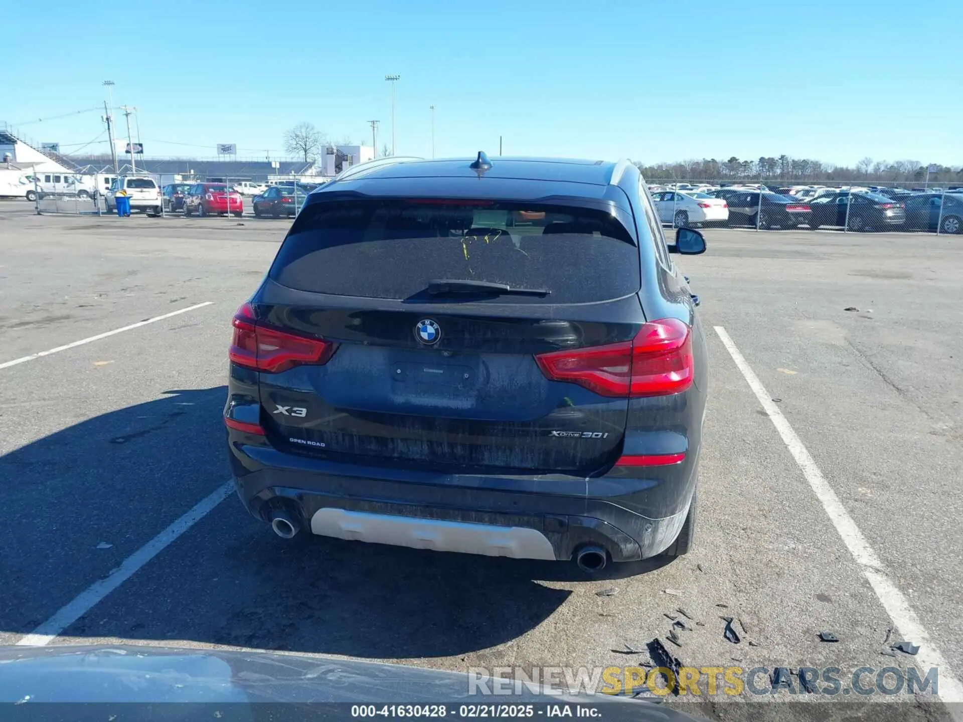 17 Photograph of a damaged car 5UXTR9C50KLE21928 BMW X3 2019