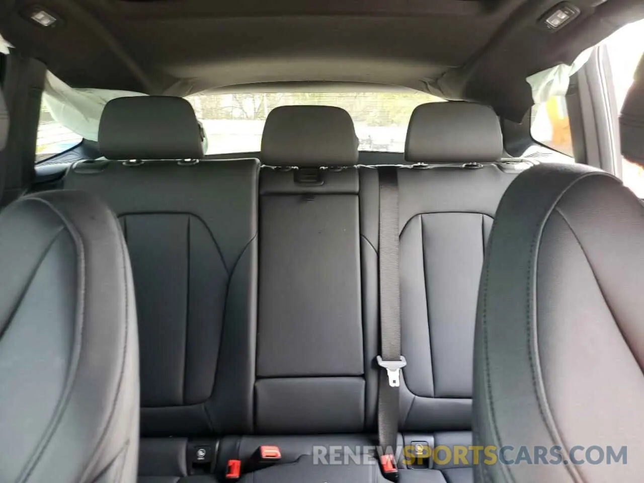 10 Photograph of a damaged car 5UXTR9C50KLP84646 BMW X3 2019