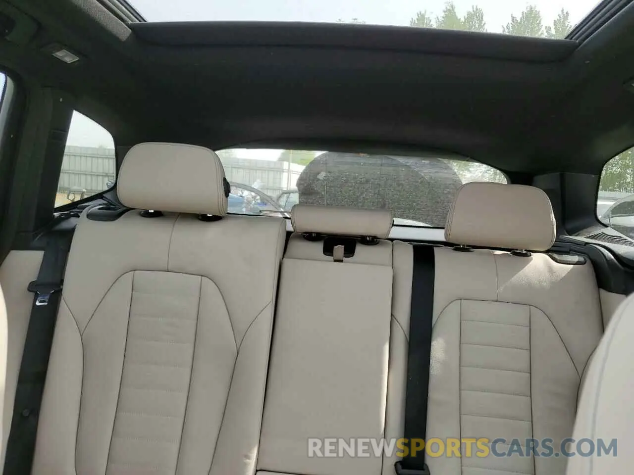 10 Photograph of a damaged car 5UXTR9C50KLP90236 BMW X3 2019