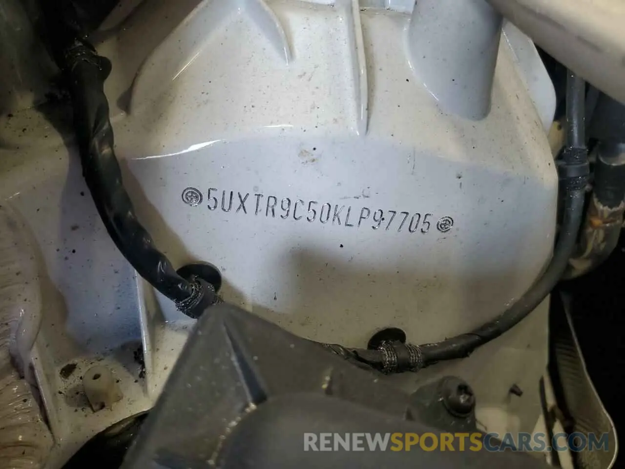 13 Photograph of a damaged car 5UXTR9C50KLP97705 BMW X3 2019