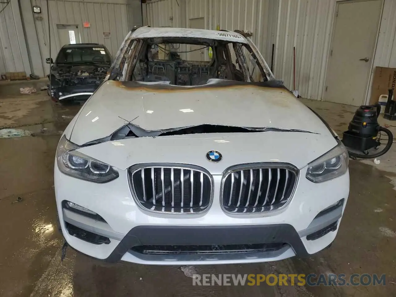 5 Photograph of a damaged car 5UXTR9C50KLP97705 BMW X3 2019