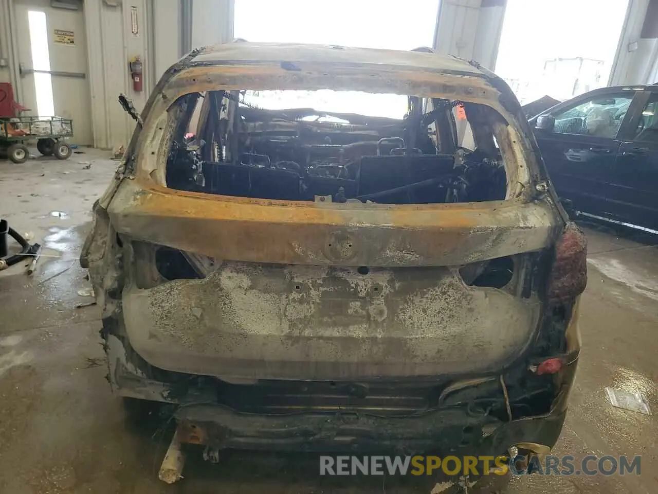 6 Photograph of a damaged car 5UXTR9C50KLP97705 BMW X3 2019
