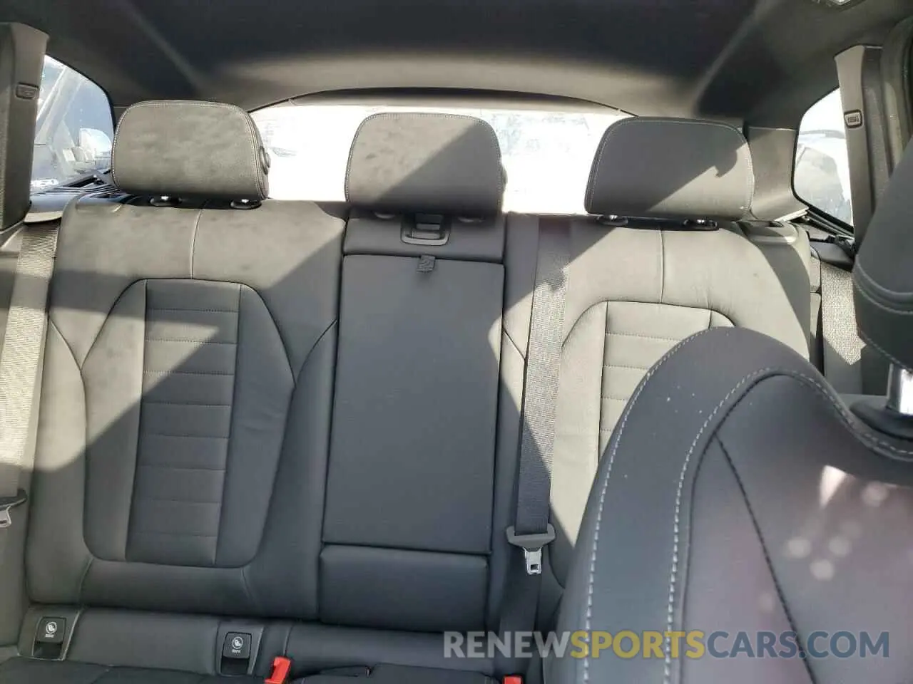 10 Photograph of a damaged car 5UXTR9C50KLR05854 BMW X3 2019