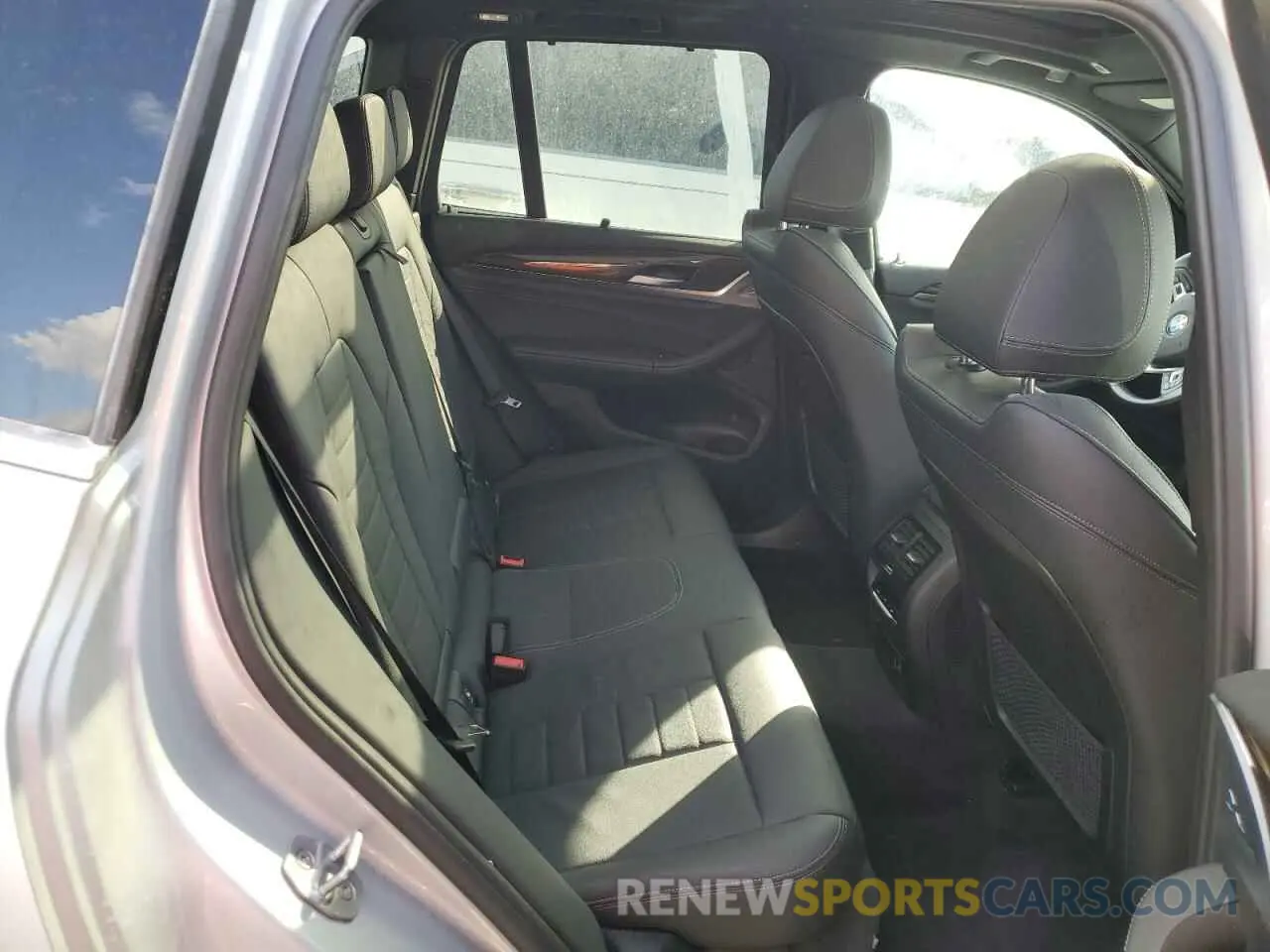 11 Photograph of a damaged car 5UXTR9C50KLR05854 BMW X3 2019