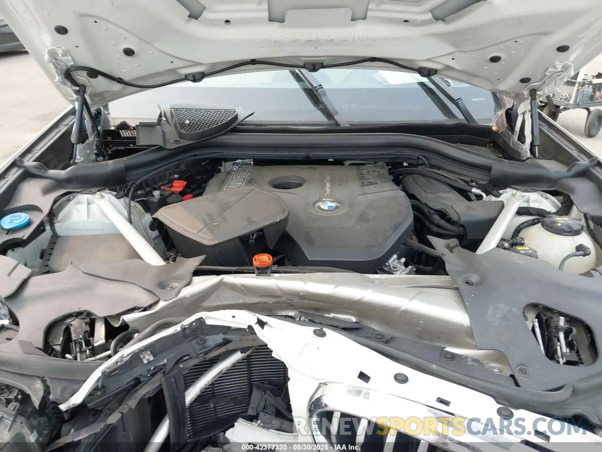 10 Photograph of a damaged car 5UXTR9C50KLR10195 BMW X3 2019