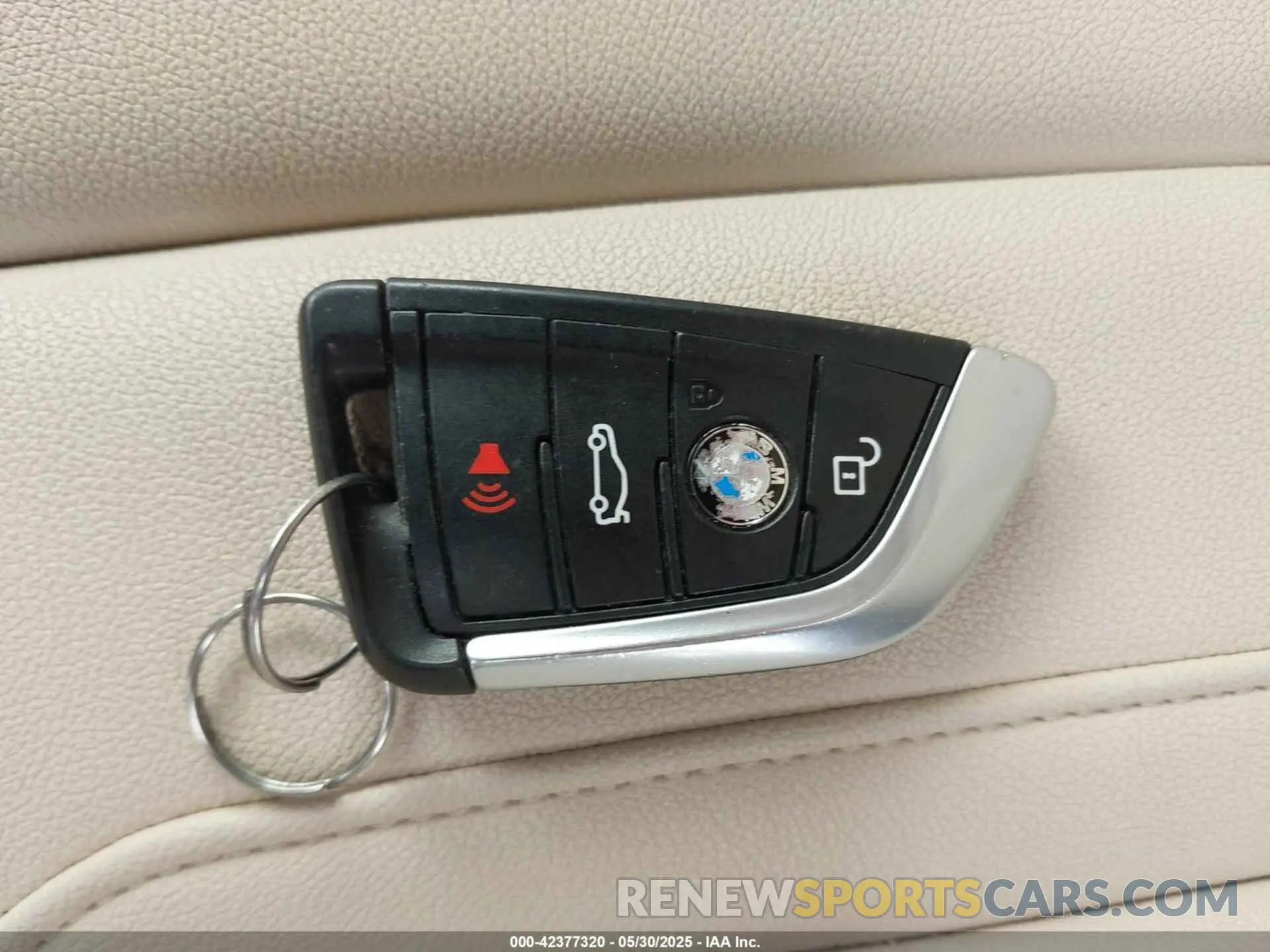 11 Photograph of a damaged car 5UXTR9C50KLR10195 BMW X3 2019