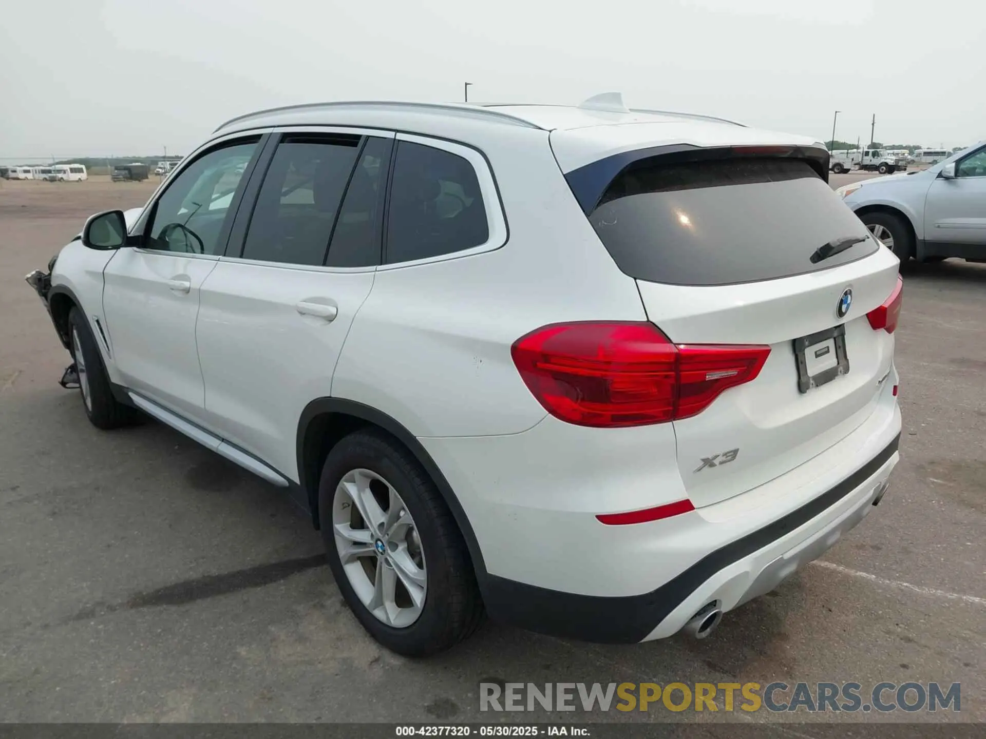 3 Photograph of a damaged car 5UXTR9C50KLR10195 BMW X3 2019