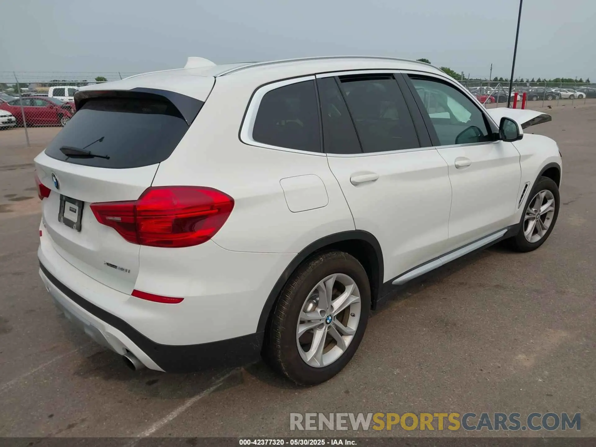 4 Photograph of a damaged car 5UXTR9C50KLR10195 BMW X3 2019