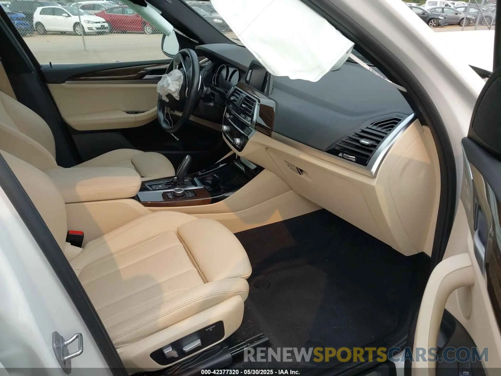 5 Photograph of a damaged car 5UXTR9C50KLR10195 BMW X3 2019