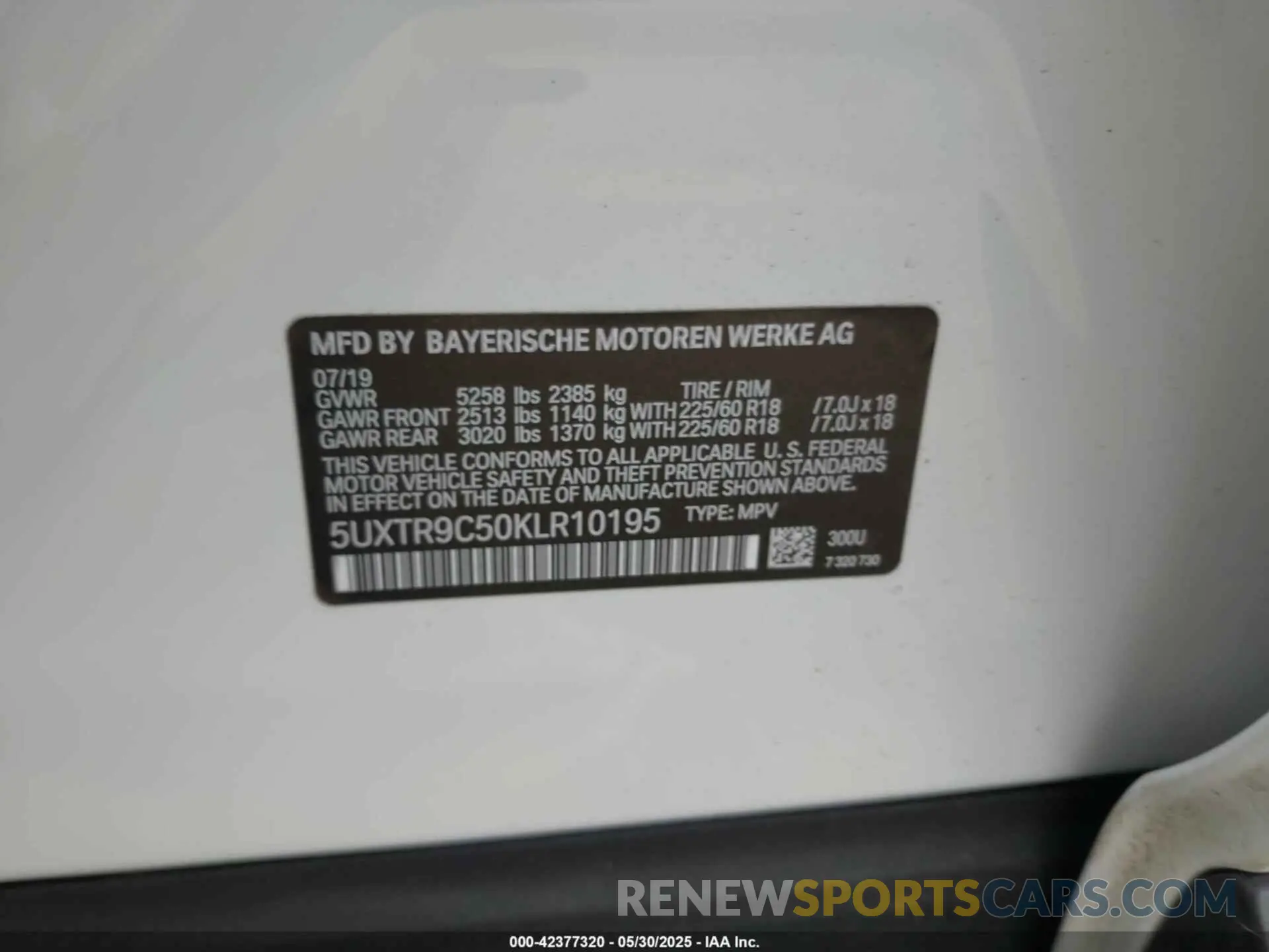 9 Photograph of a damaged car 5UXTR9C50KLR10195 BMW X3 2019