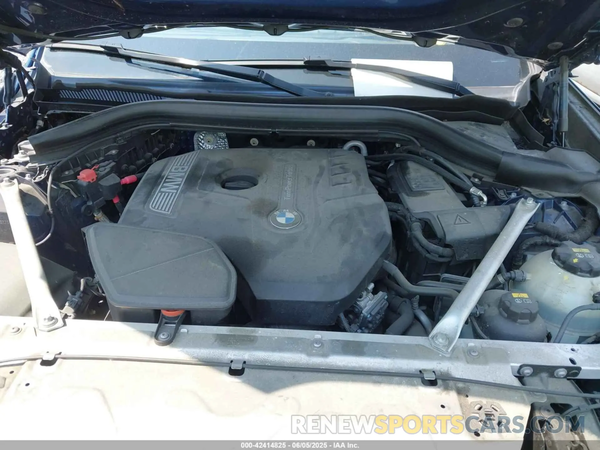 10 Photograph of a damaged car 5UXTR9C51KLD92259 BMW X3 2019