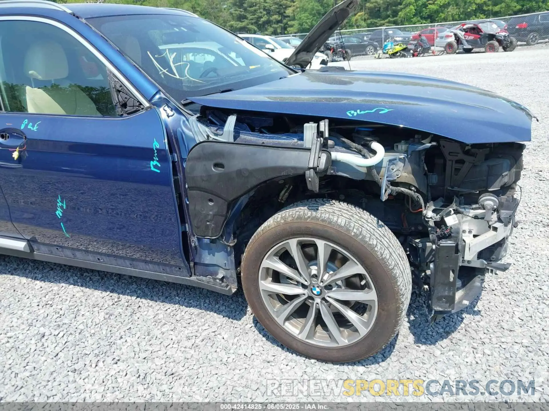 17 Photograph of a damaged car 5UXTR9C51KLD92259 BMW X3 2019