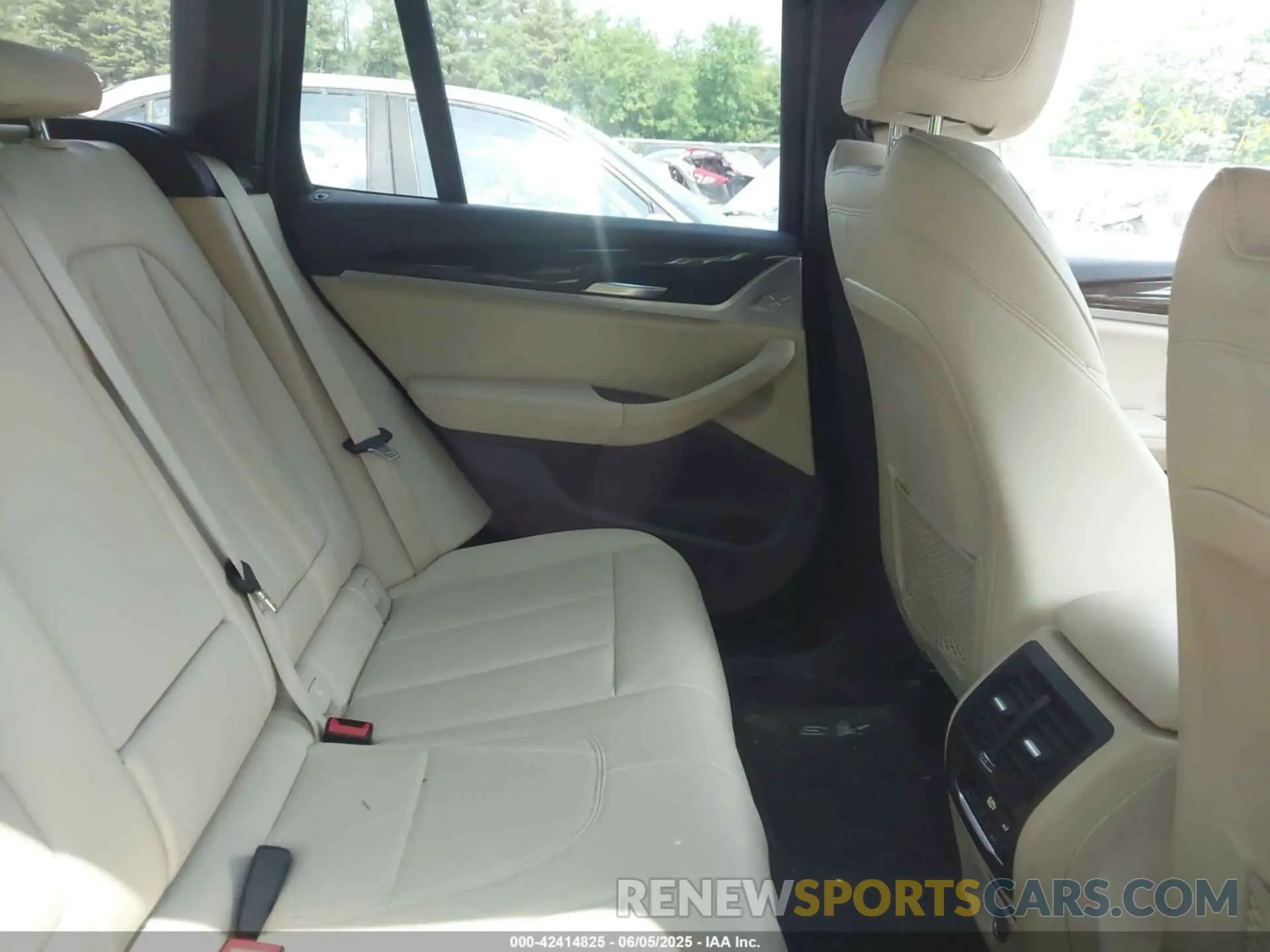 8 Photograph of a damaged car 5UXTR9C51KLD92259 BMW X3 2019