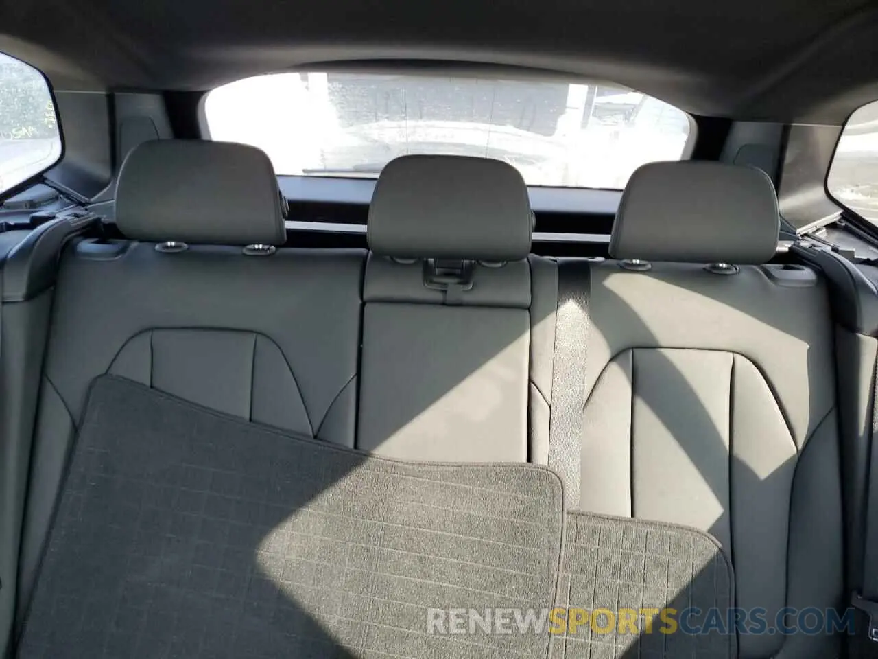 10 Photograph of a damaged car 5UXTR9C51KLD95971 BMW X3 2019