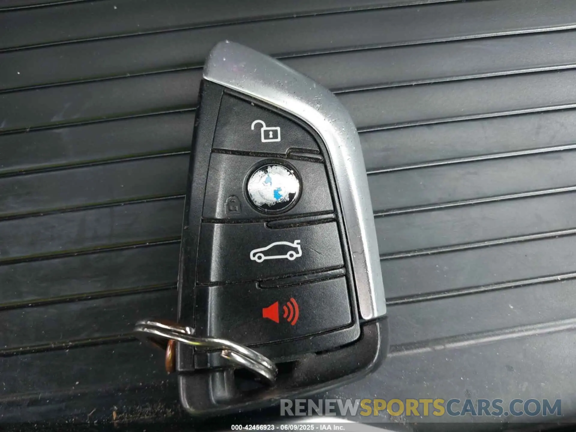 11 Photograph of a damaged car 5UXTR9C51KLD96652 BMW X3 2019