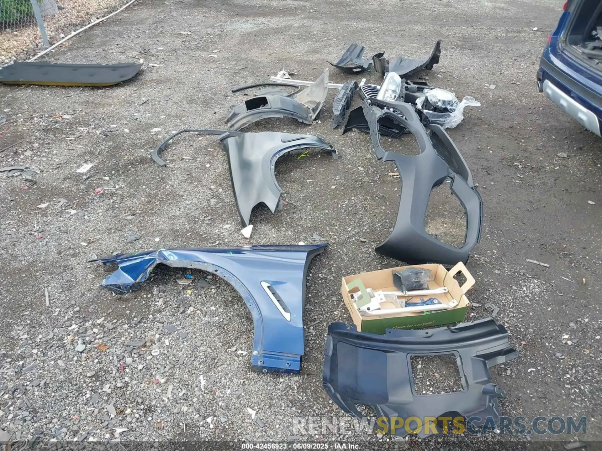 12 Photograph of a damaged car 5UXTR9C51KLD96652 BMW X3 2019