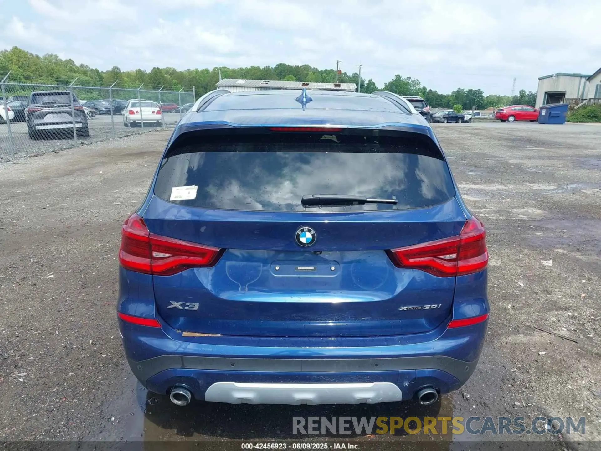 17 Photograph of a damaged car 5UXTR9C51KLD96652 BMW X3 2019