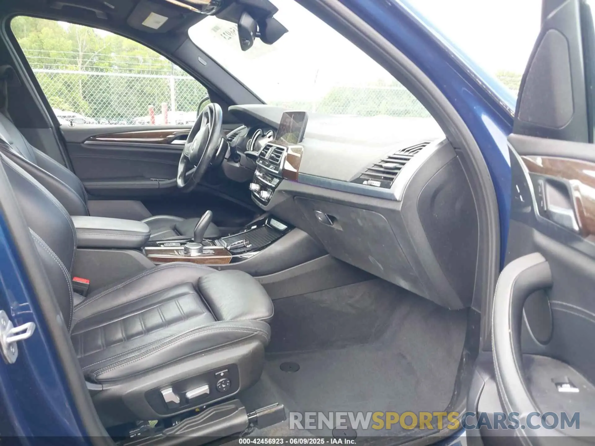 5 Photograph of a damaged car 5UXTR9C51KLD96652 BMW X3 2019