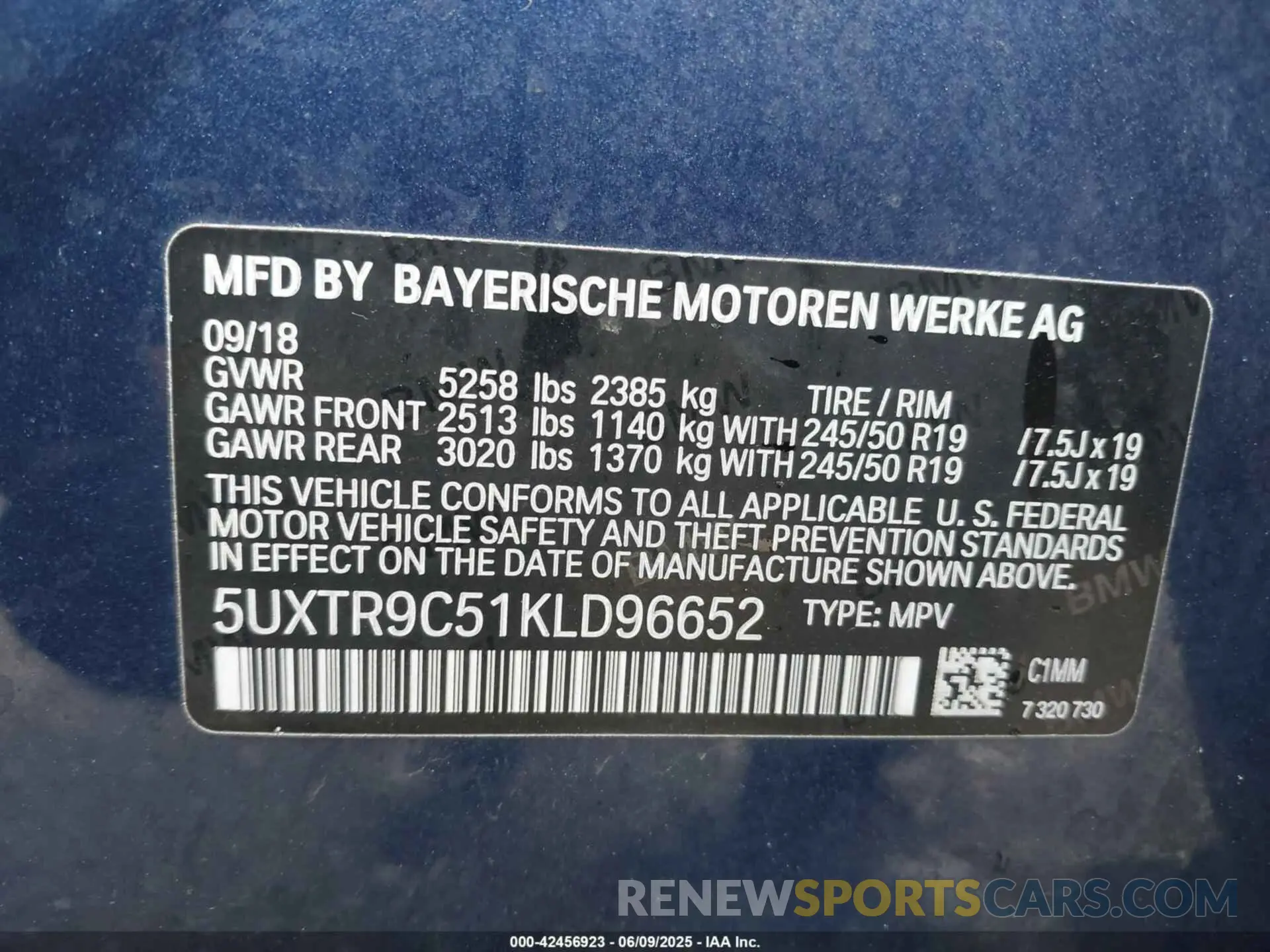 9 Photograph of a damaged car 5UXTR9C51KLD96652 BMW X3 2019