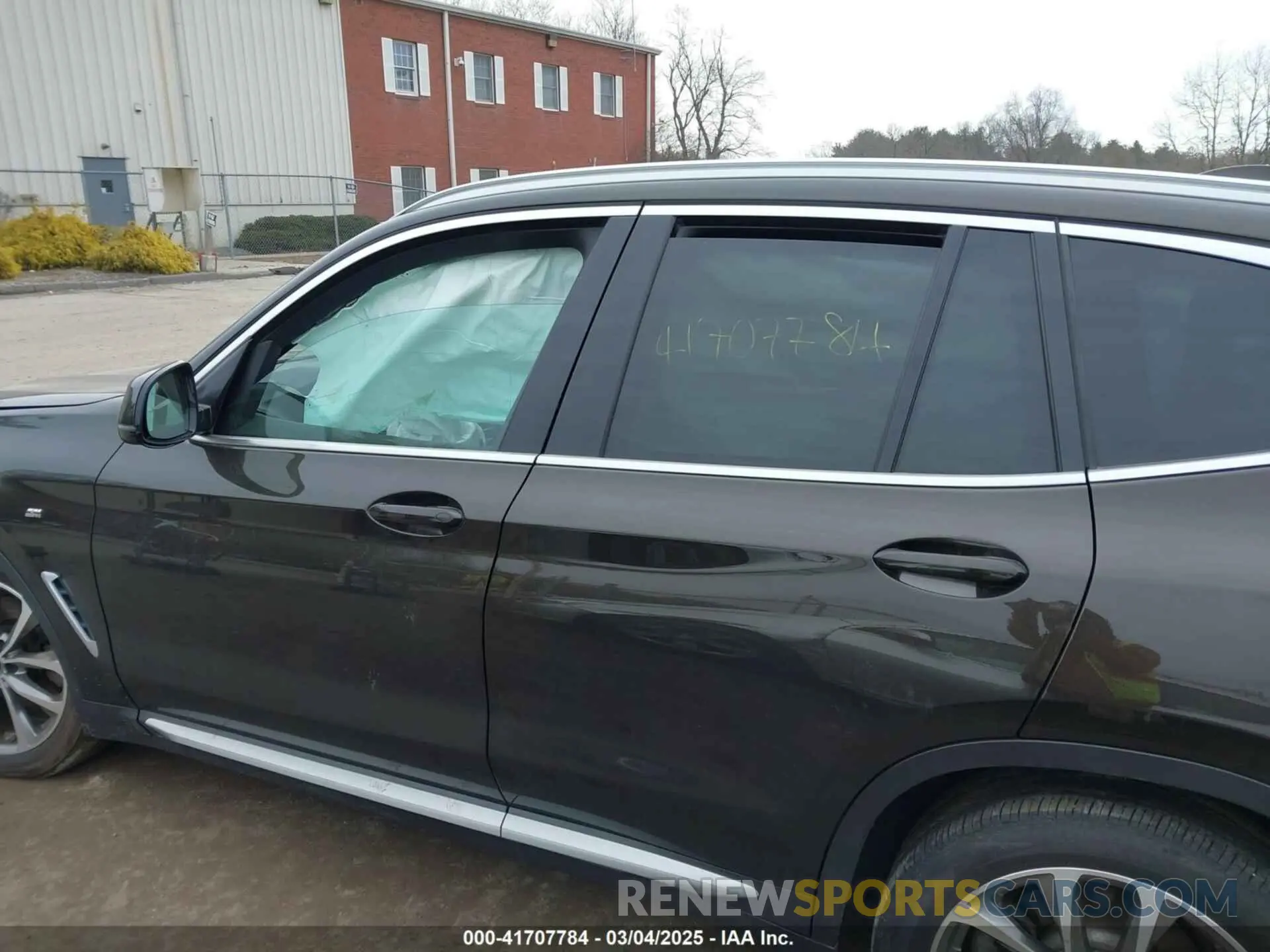 15 Photograph of a damaged car 5UXTR9C51KLD98868 BMW X3 2019