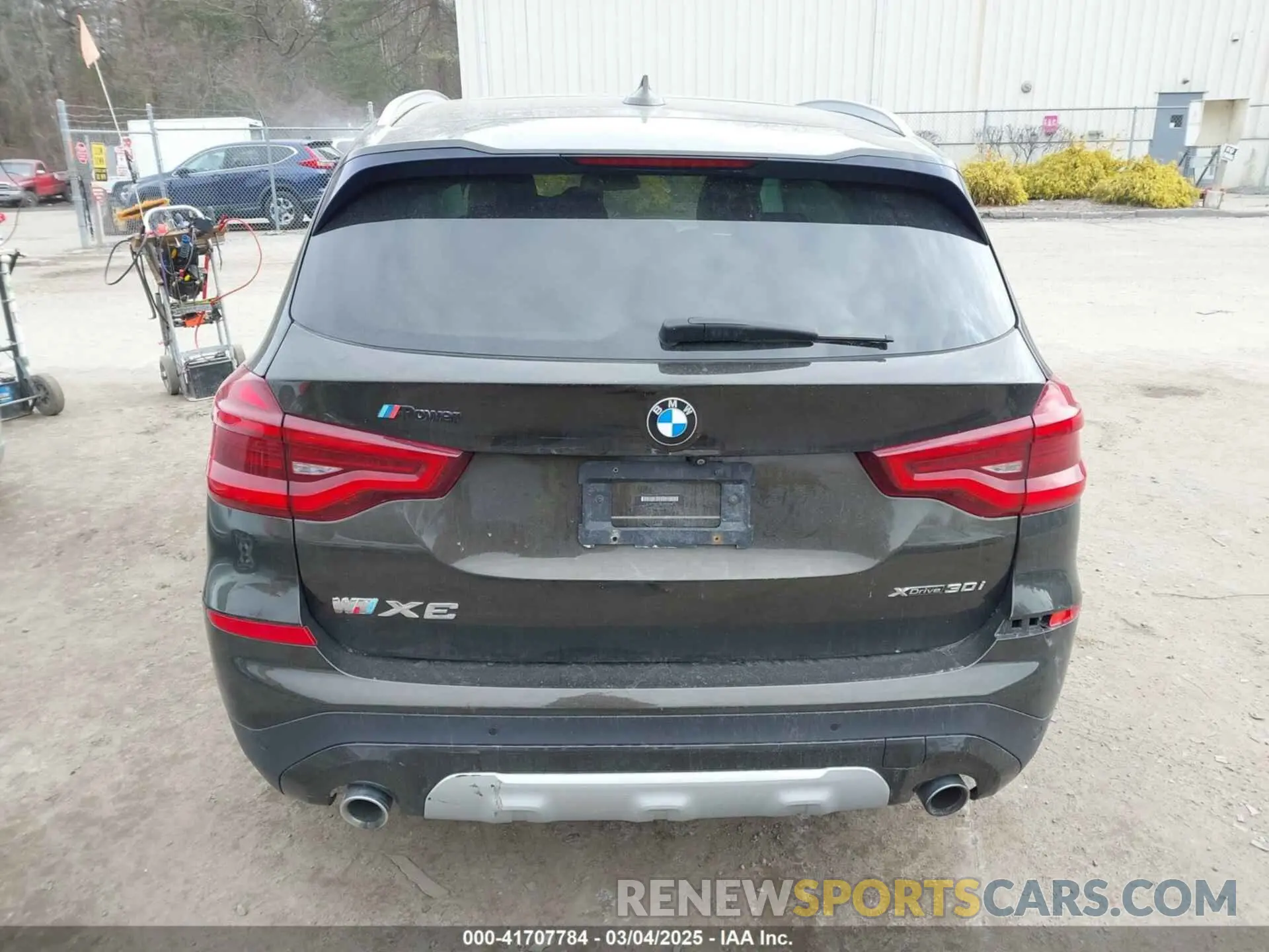 17 Photograph of a damaged car 5UXTR9C51KLD98868 BMW X3 2019