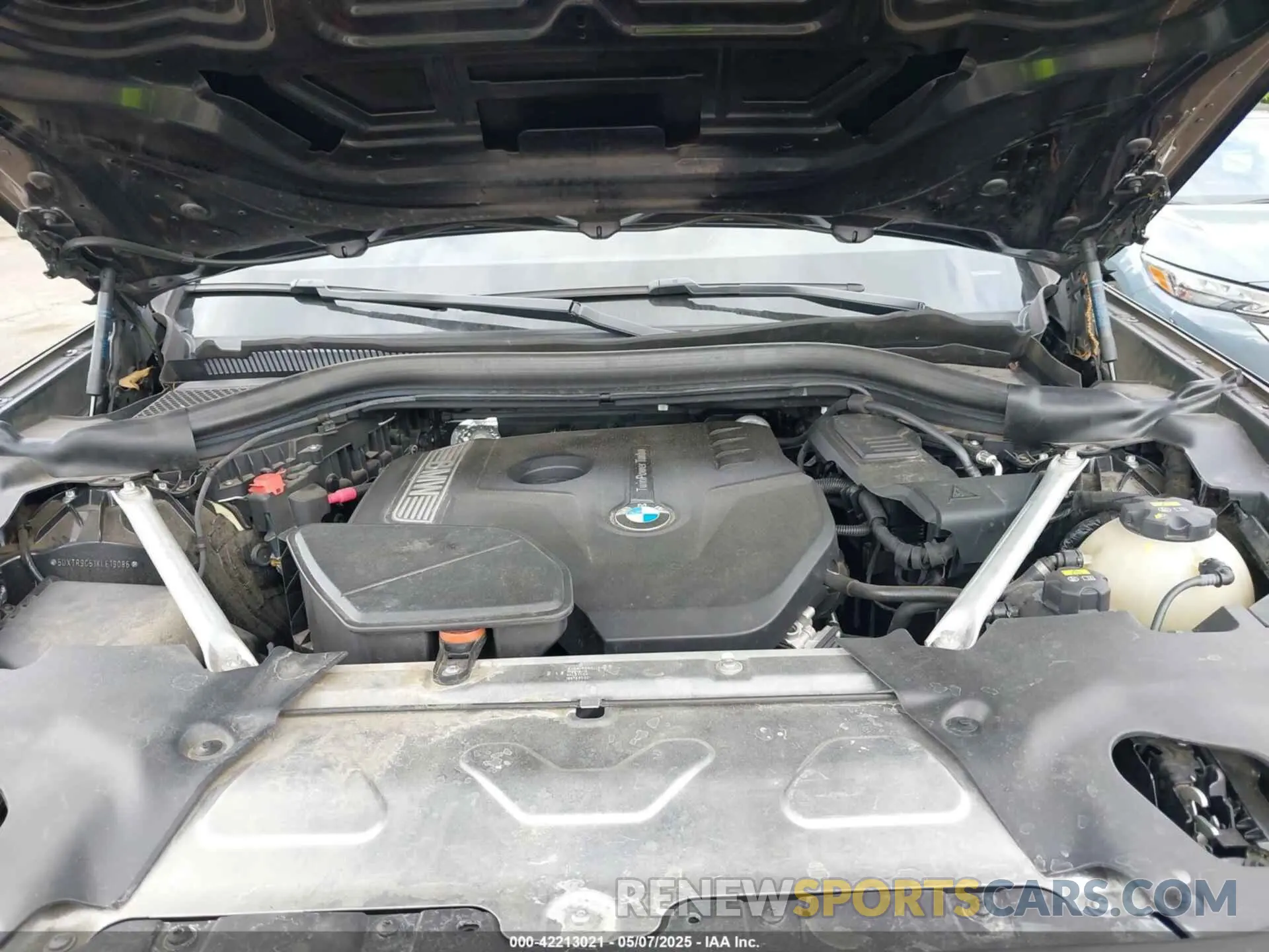 10 Photograph of a damaged car 5UXTR9C51KLE19086 BMW X3 2019