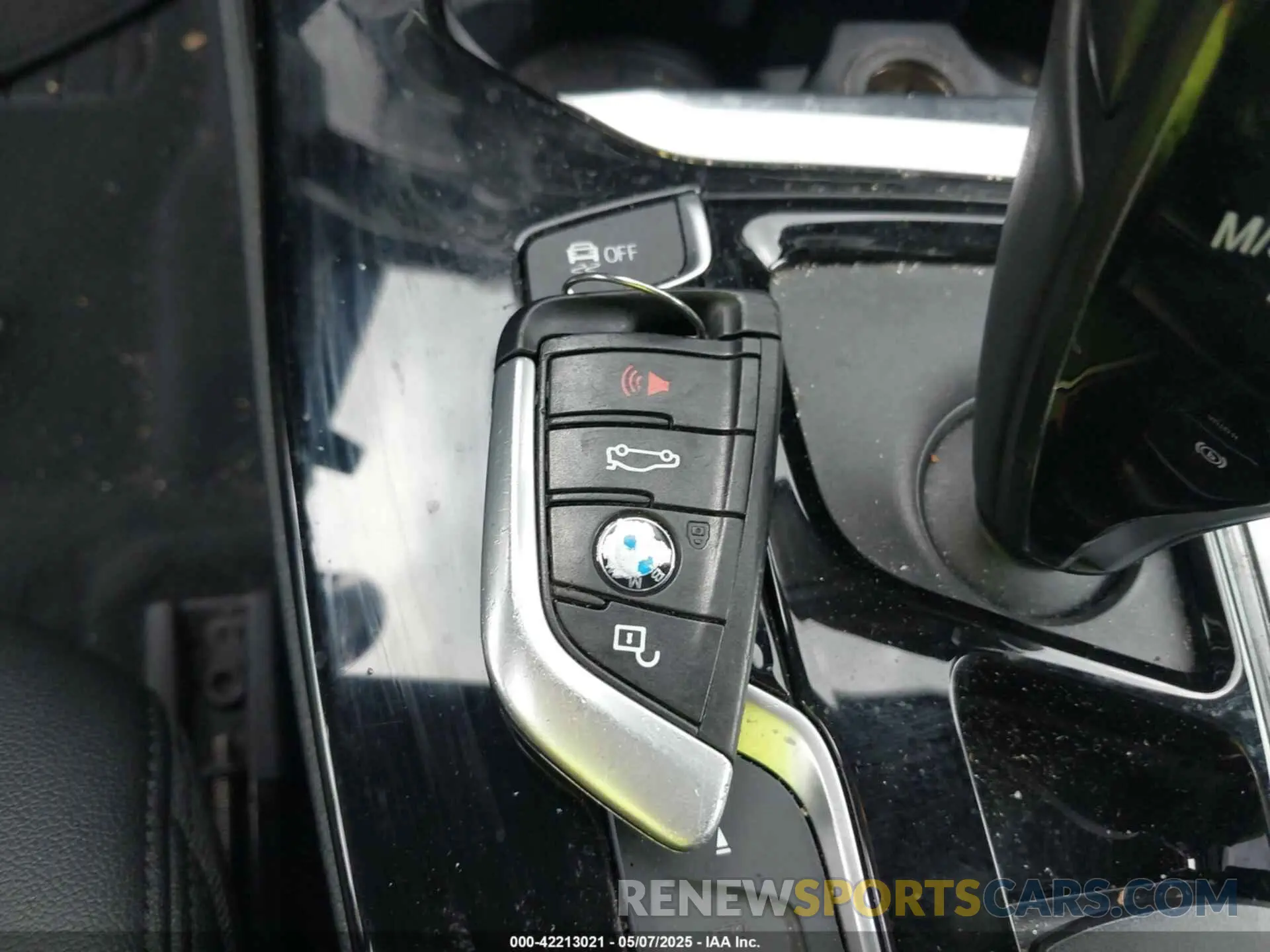 11 Photograph of a damaged car 5UXTR9C51KLE19086 BMW X3 2019