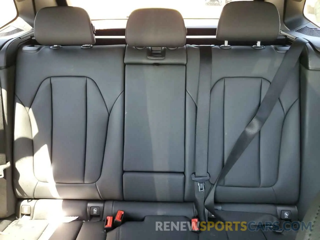 10 Photograph of a damaged car 5UXTR9C52KLD90830 BMW X3 2019