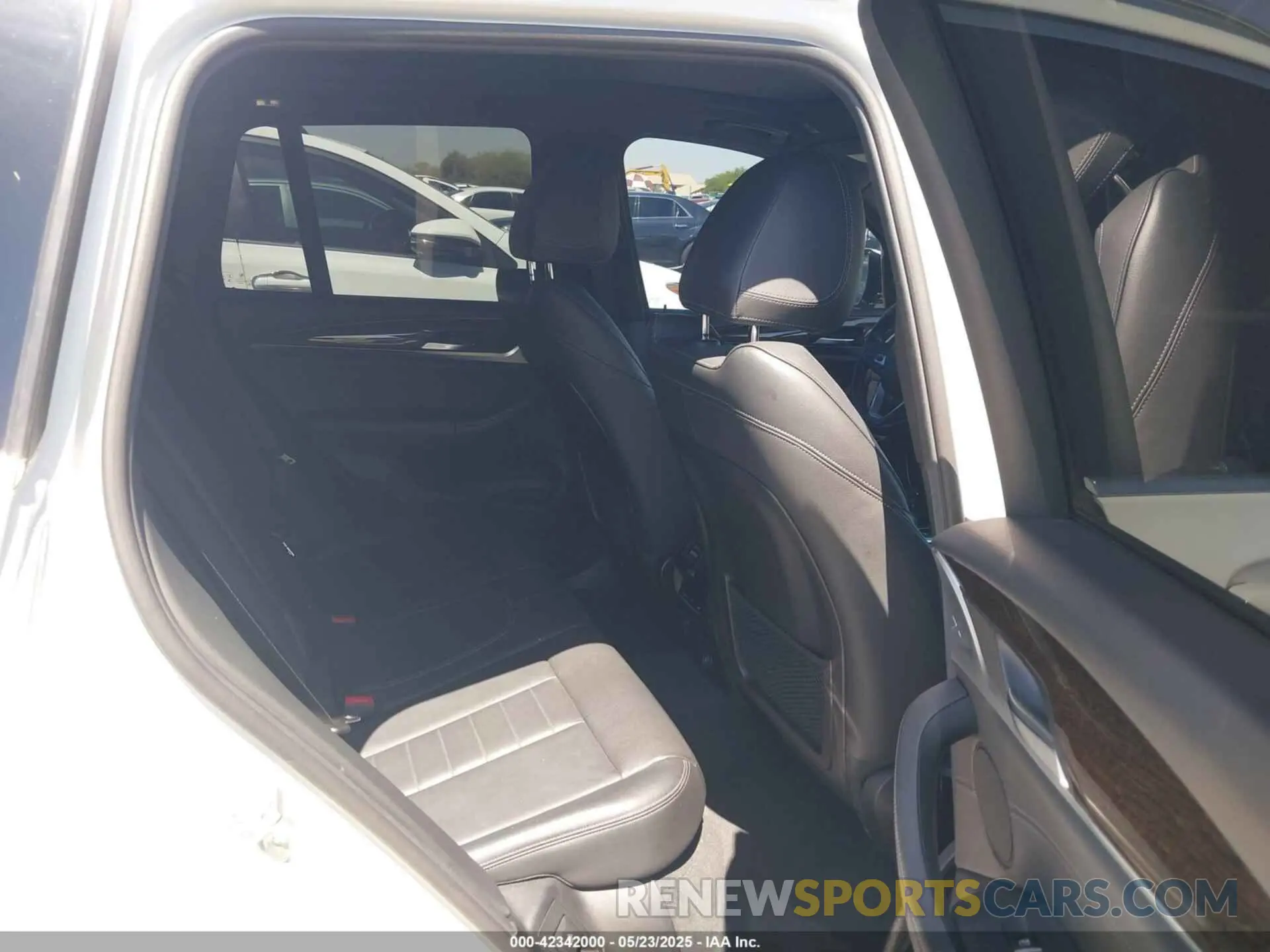 8 Photograph of a damaged car 5UXTR9C52KLE13877 BMW X3 2019