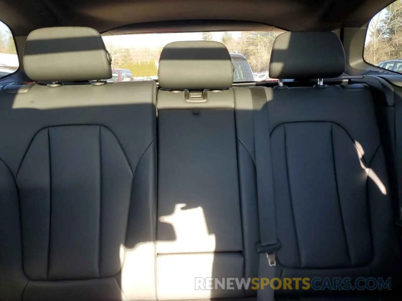 10 Photograph of a damaged car 5UXTR9C52KLE15614 BMW X3 2019