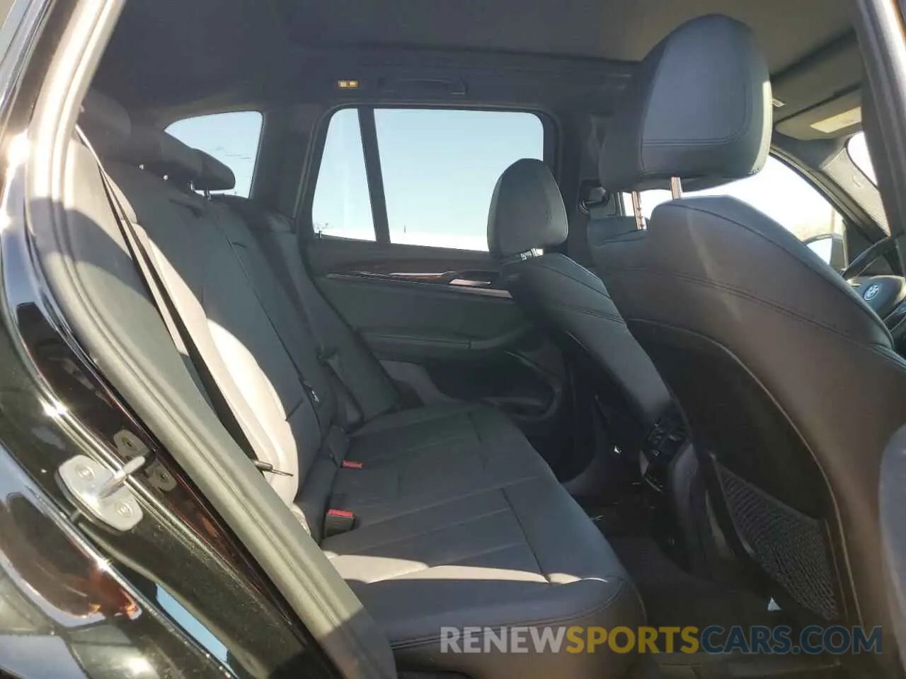 11 Photograph of a damaged car 5UXTR9C52KLP83496 BMW X3 2019
