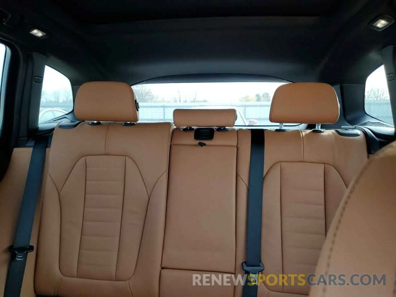 10 Photograph of a damaged car 5UXTR9C52KLP87600 BMW X3 2019