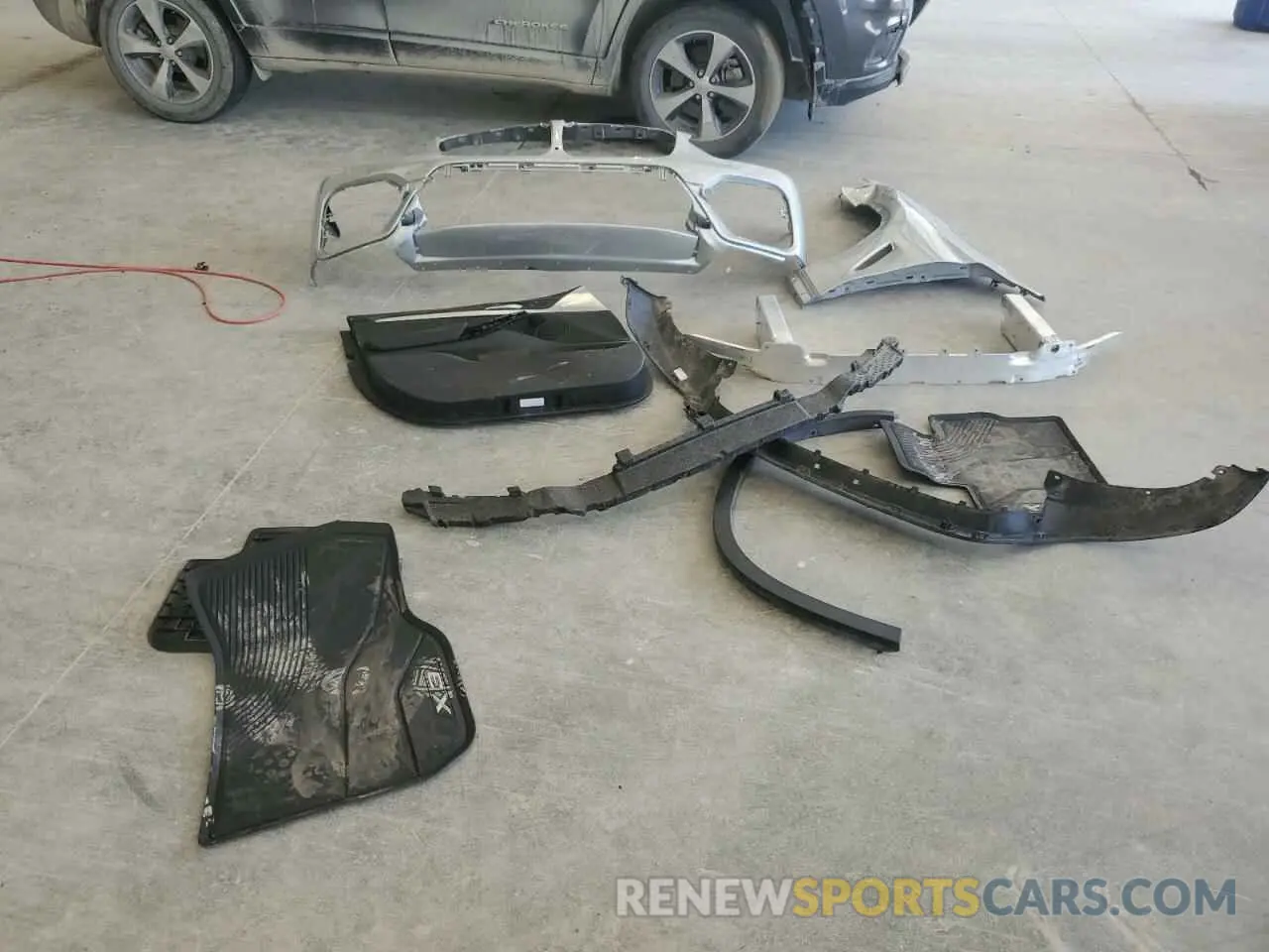 13 Photograph of a damaged car 5UXTR9C52KLP88777 BMW X3 2019