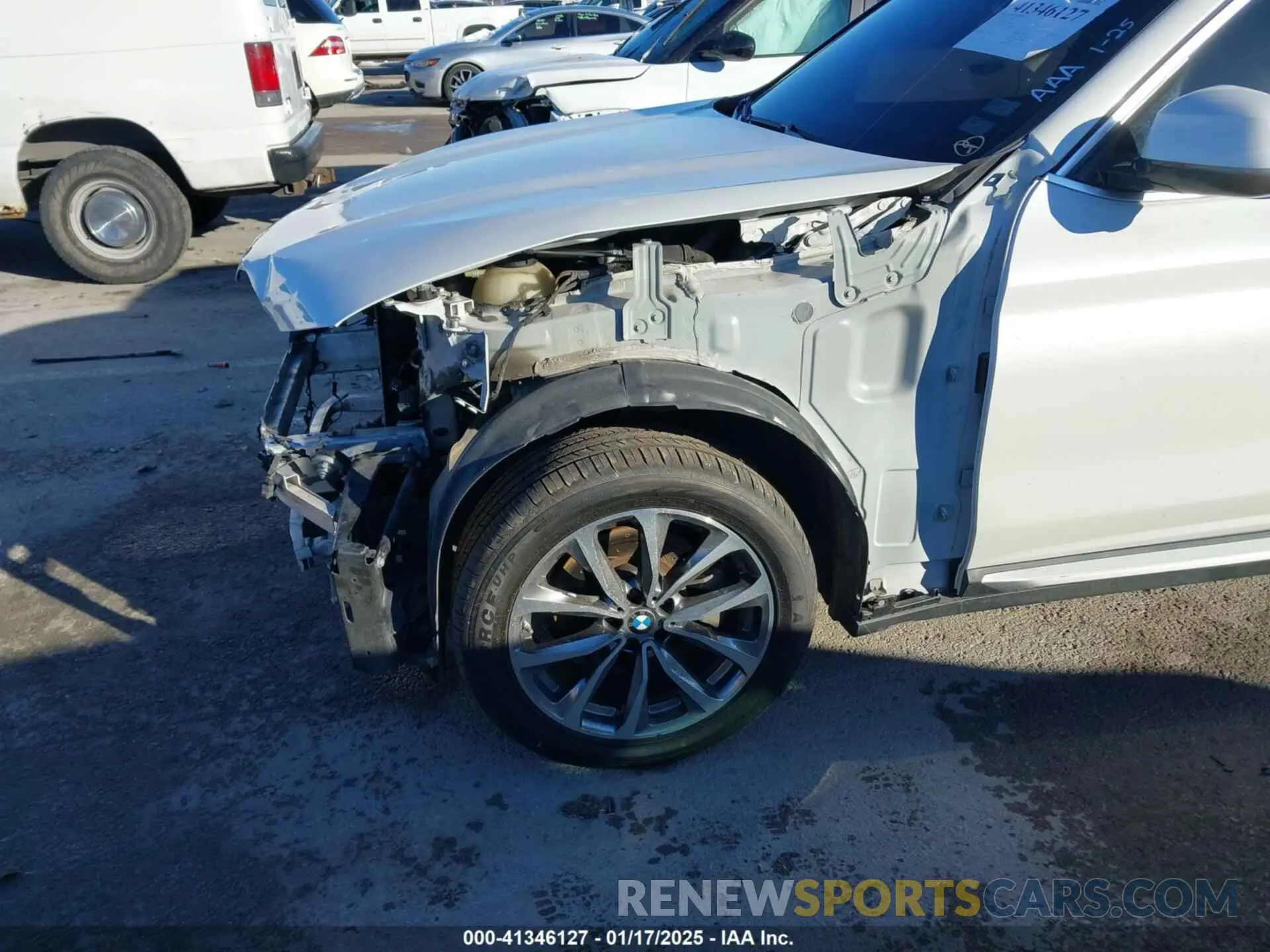 19 Photograph of a damaged car 5UXTR9C52KLP90836 BMW X3 2019